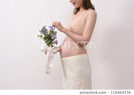 Young pregnant woman 118464536