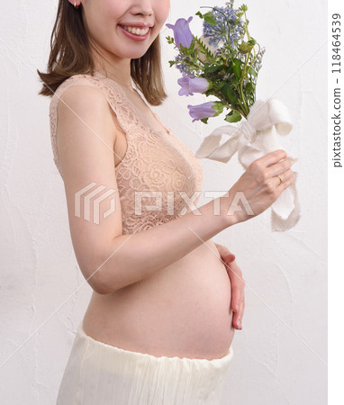 年輕孕婦 118464539