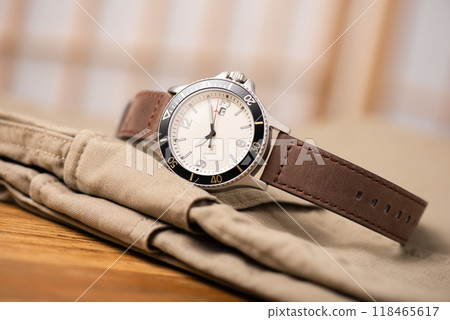 cream men wristwatch 118465617
