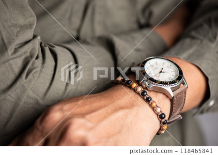 men wearing bracelet 118465841