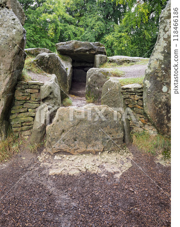 Waylands Smithy, Neolithic long barrow, Ridgeway, near Uffington, Oxfordshire 118466186