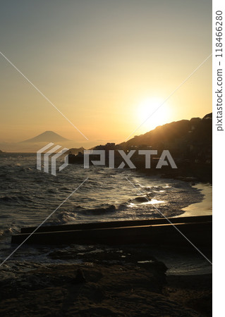 A view of the sunset, Enoshima and Mt. Fuji from Inamuragasaki in Kamakura A view of the sunset, Enoshima and Mt. Fuji from Inamuragasaki in Kamakura 118466280