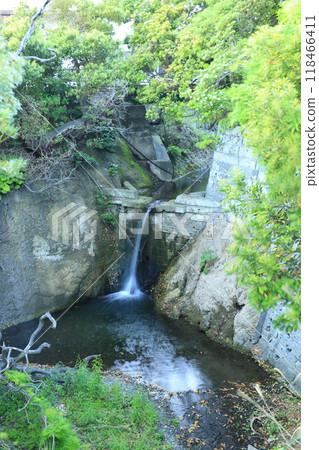 A view of the waterfall from Otonashi Bridge near Inamuragasaki in Kamakura A view of the waterfall from Otonashi Bridge near Inamuragasaki in Kamakura 118466411