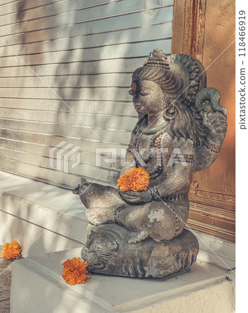 Traditional balinese stone sculpture of woman Traditional balinese stone sculpture of woman 118466919
