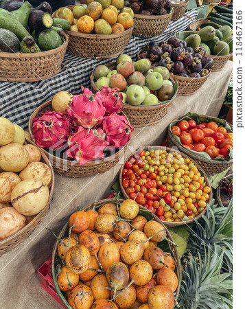 Traditional Balinese food market in Ubud 118467166