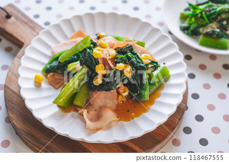 Stir-fried morning glory and bacon with oyster sauce Stir-fried morning glory and bacon with oyster sauce 118467555