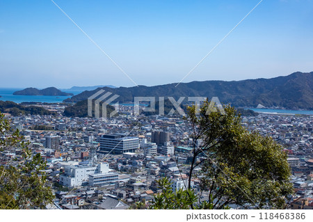 從城山眺望佐伯市區和萬莊川 從城山眺望佐伯市區和萬莊川 118468386