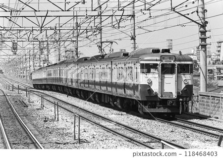 Yokosuka Line - Sobu Line, Rapid, 113 series Kuha 111-1039, etc., Motoyawata, April 11, 1982 118468403