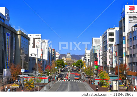 [Hyogo Prefecture] Himeji Castle and Otemae Street on a clear day 118468602