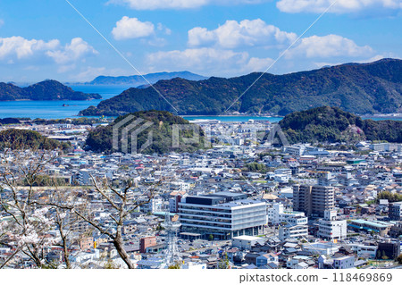 從城山看佐伯市區和豐後海峽 118469869