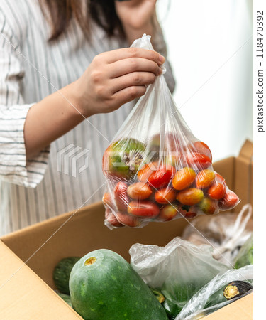 Vegetables arrive 118470392