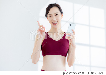 穿著瑜珈服的女人 118470421