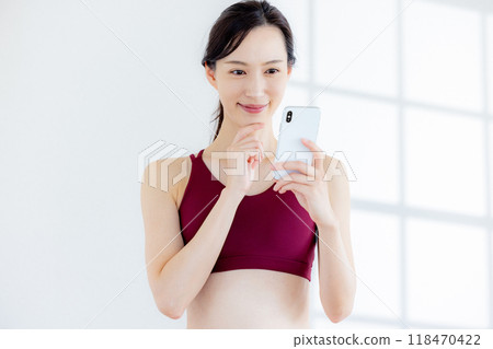 穿著瑜珈服的女人 118470422