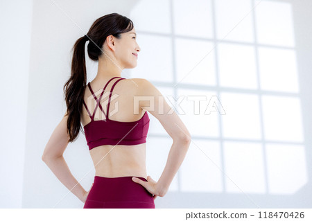 Woman wearing yoga wear Woman wearing yoga wear 118470426