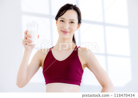 Woman wearing yoga wear Protein 118470434