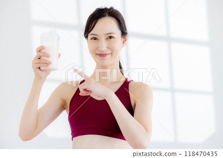 Woman wearing yoga wear Protein Woman wearing yoga wear Protein 118470435