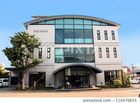 The Tanba Shimbun building, which also serves as a culture center 118470655