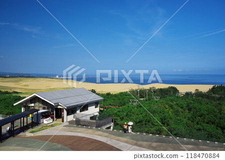 鳥取縣的夏天，鳥取沙丘中心 從展望台眺望日本海 118470884