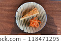 醃製胡蘿蔔和乳蛋餅 118471295