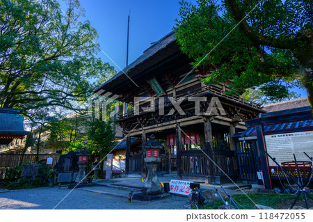 View of the tower gate at Aoi Aso Shrine, the only thatched temple or shrine structure designated as a national treasure. Aoi Aso Shrine (Hitoyoshi City) View of the tower gate at Aoi Aso Shrine, the only thatched temple or shrine structure designated as a national treasure. Aoi Aso Shrine (Hitoyoshi City) 118472055