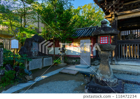 A stone slab with the words "Seikurabe" carved on it stands next to the tower gate of Aoi Aso Shrine. Aoi Aso Shrine (Hitoyoshi City) 118472234