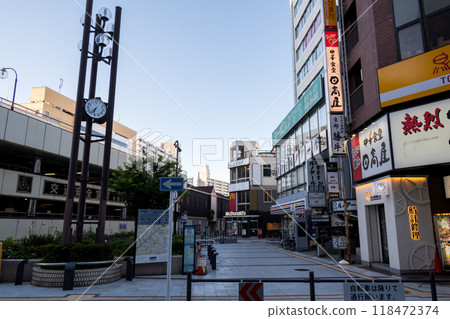 [Tokyu Kamata Station] Kamata Station Square in the early morning 118472374