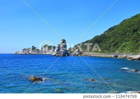 Shirasaki Coast: Blue sea and blue sky Shirasaki Coast: Blue sea and blue sky 118474789