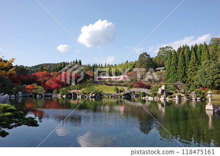 Three scenic spots in autumn Three scenic spots in autumn 118475161