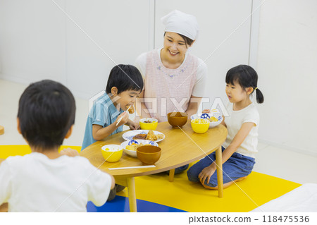 Food education: Cooking class image Food education: Cooking class image 118475536