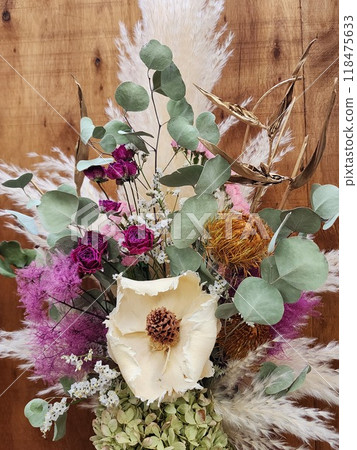 dried flower bouquet 118475633