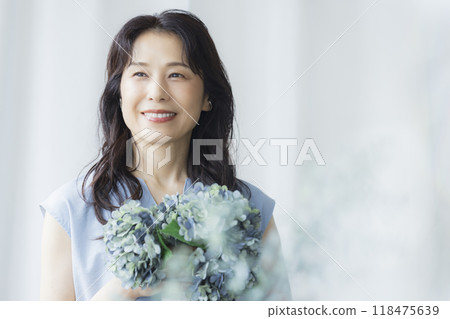 Middle-aged woman by the window 118475639