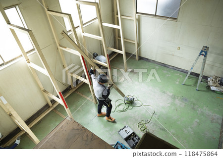 Workers dismantling steel beams 118475864