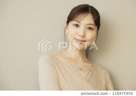 米色洋裝的女人 米色洋裝的女人 118475950