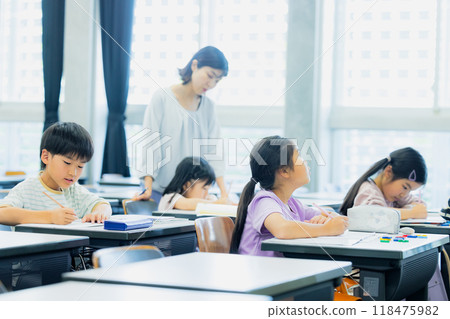 Elementary school students taking lessons in a classroom 118475982