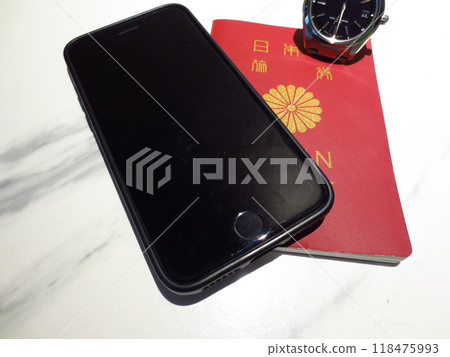 Necessities for overseas travel: passport, smartphone, and watch 118475993