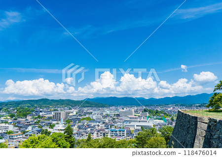 山縣津山市,從津山城眺望的津山夏季街景和中國山脈 山縣津山市,從津山城眺望的津山夏季街景和中國山脈 118476014