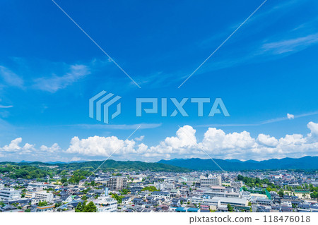 Tsuyama City, Yamagata Prefecture - A view of the townscape of Tsuyama and the Chugoku Mountains in summer from Tsuyama Castle 118476018