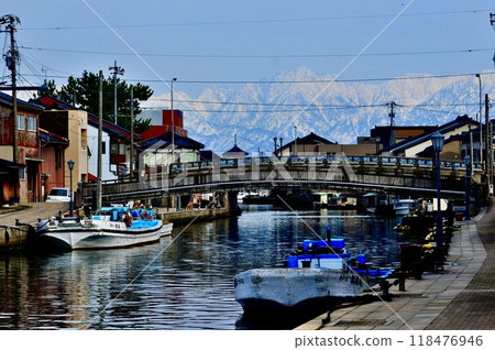 Shinminato Uchikawa, a town with a view of the Tateyama mountain range Shinminato Uchikawa, a town with a view of the Tateyama mountain range 118476946
