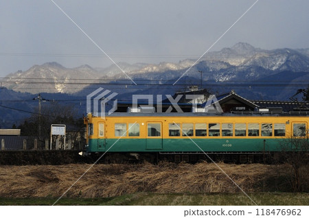 從富山地方鐵道下丹站眺望的富山風景 118476962