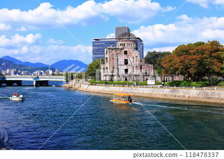 [Hiroshima Prefecture] Autumn at Peace Memorial Park (Atomic Bomb Dome) 118478337