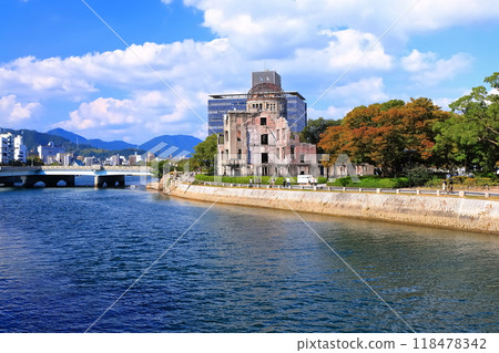[Hiroshima Prefecture] Autumn at Peace Memorial Park (Atomic Bomb Dome) 118478342