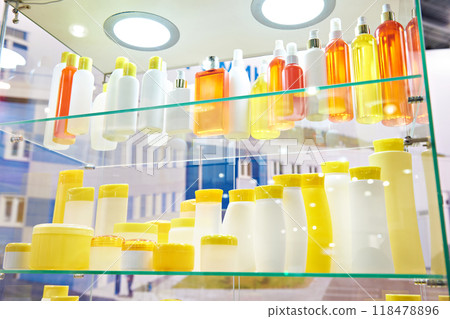 Shop showcase with plastic cosmetic bottles and shampoo 118478896