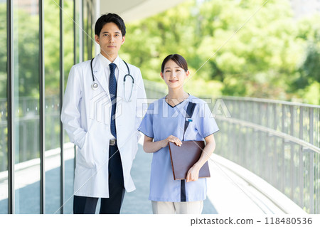 Young doctors and nurses working in hospitals 118480536