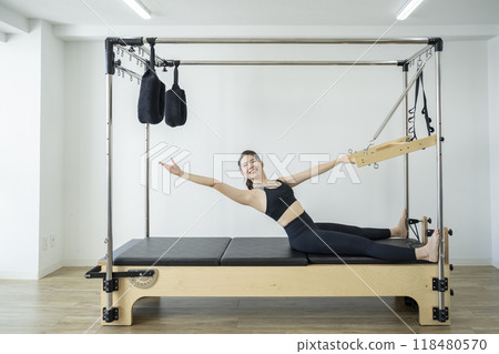 Machine pilates image 118480570