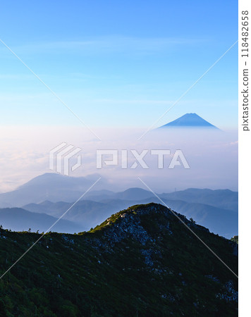 Blue skies and Mt. Fuji - A spectacular view from the sky (Mt. Kinpu view) Blue skies and Mt. Fuji - A spectacular view from the sky (Mt. Kinpu view) 118482658