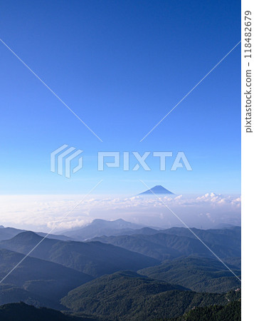 Blue skies and Mt. Fuji - A spectacular view from the sky (Mt. Kinpu view) 118482679