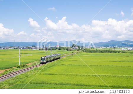 [山形線] 穿越田園風光的普通列車 118483133