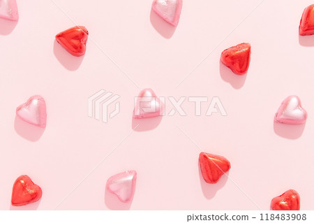 Pattern of heart shaped chocolate candies on pink background 118483908