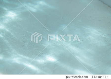 可用於水域和夏季圖像的石膏和藍色玻璃燈 118484118