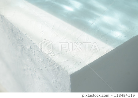 可用於水域和夏季圖像的石膏和藍色玻璃燈 118484119